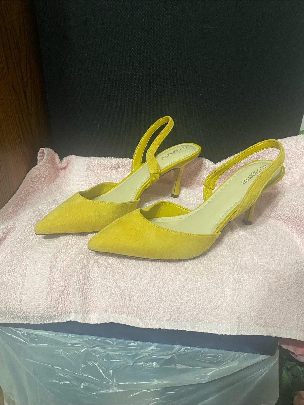 Liz Claiborne Yellow Pointed-Toe Slingback Heels with Slim Heel
